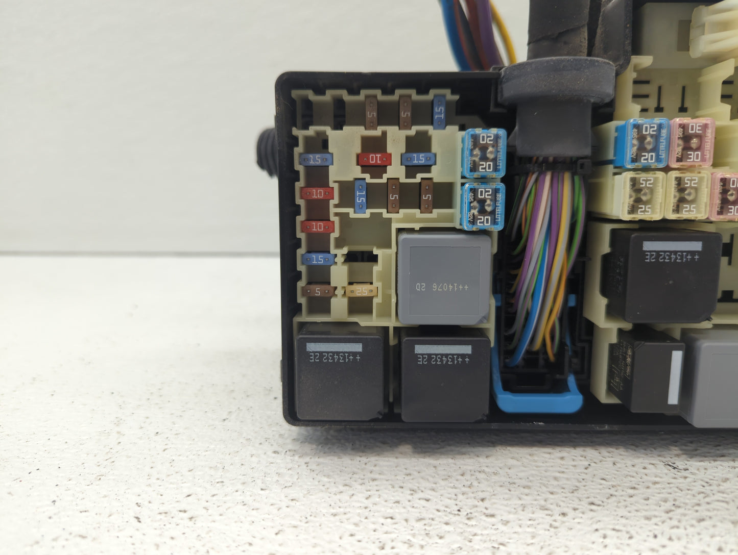 2013-2016 Ford Escape Fusebox Fuse Box Panel Relay Module P/N:AV6T-14A142-AB AV6T-14A067-AD Fits Fits 2013 2014 2015 2016 OE