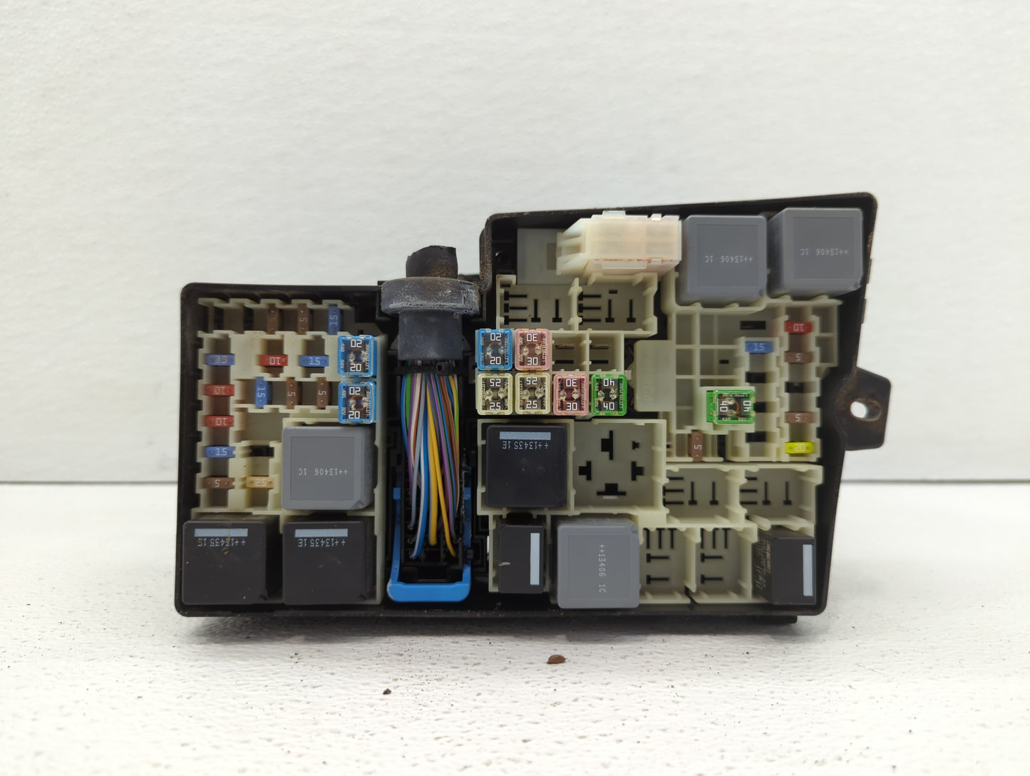 2013-2016 Ford Escape Fusebox Fuse Box Panel Relay Module P/N:AV6T-14A142-AB AV6T-14A067-AD Fits Fits 2013 2014 2015 2016 OE