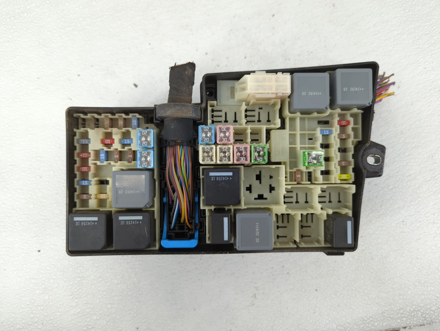 2013-2016 Ford Escape Fusebox Fuse Box Panel Relay Module P/N:AV6T-14A142-AB AV6T-14A067-AC Fits Fits 2013 2014 2015 2016 OE