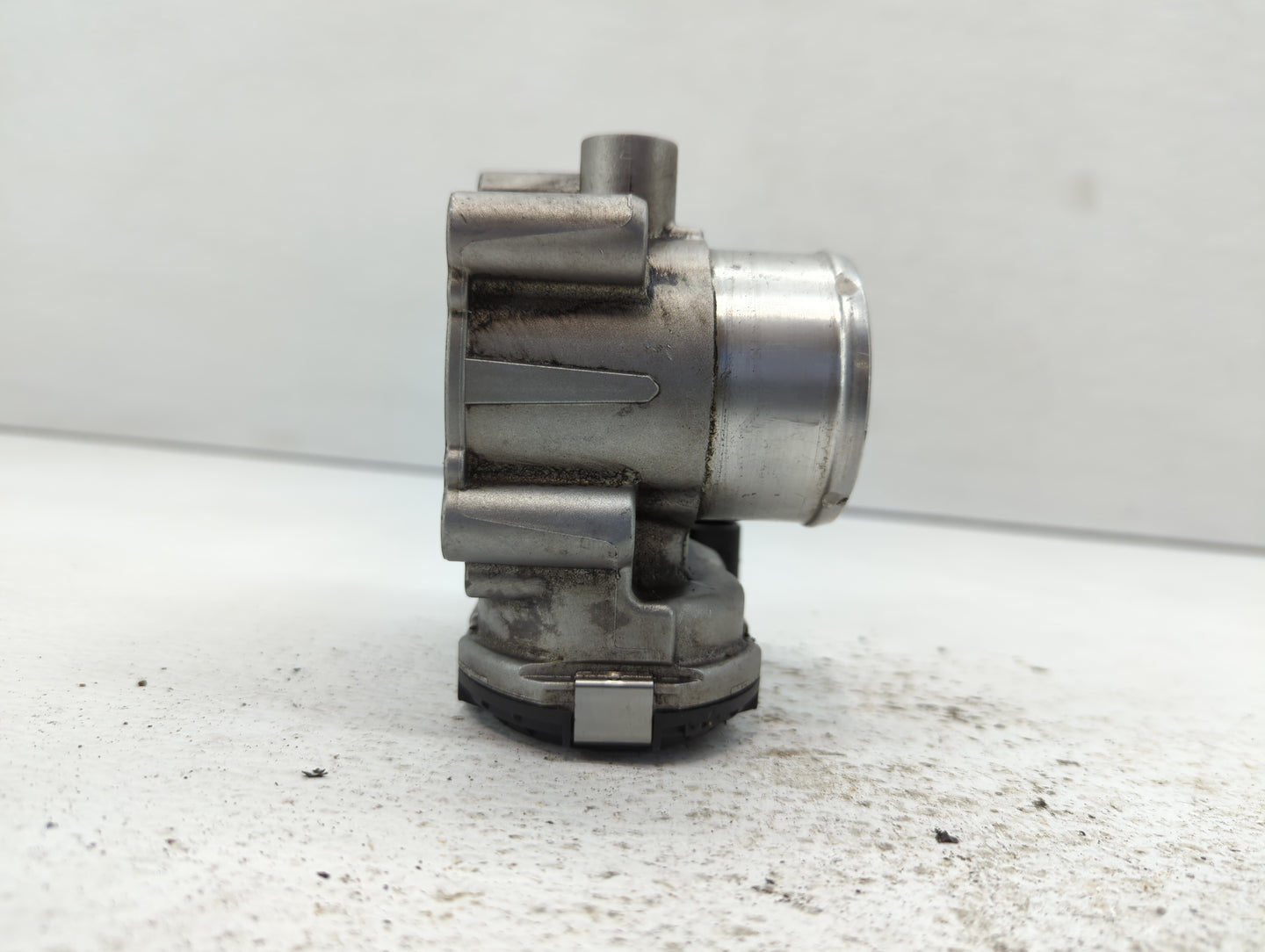 2013-2016 Ford Escape Throttle Body P/N:7S7G-9F991-CA Fits Fits 2013 2014 2015 2016 2017 2018 2019 OEM Used Auto Parts - Oem