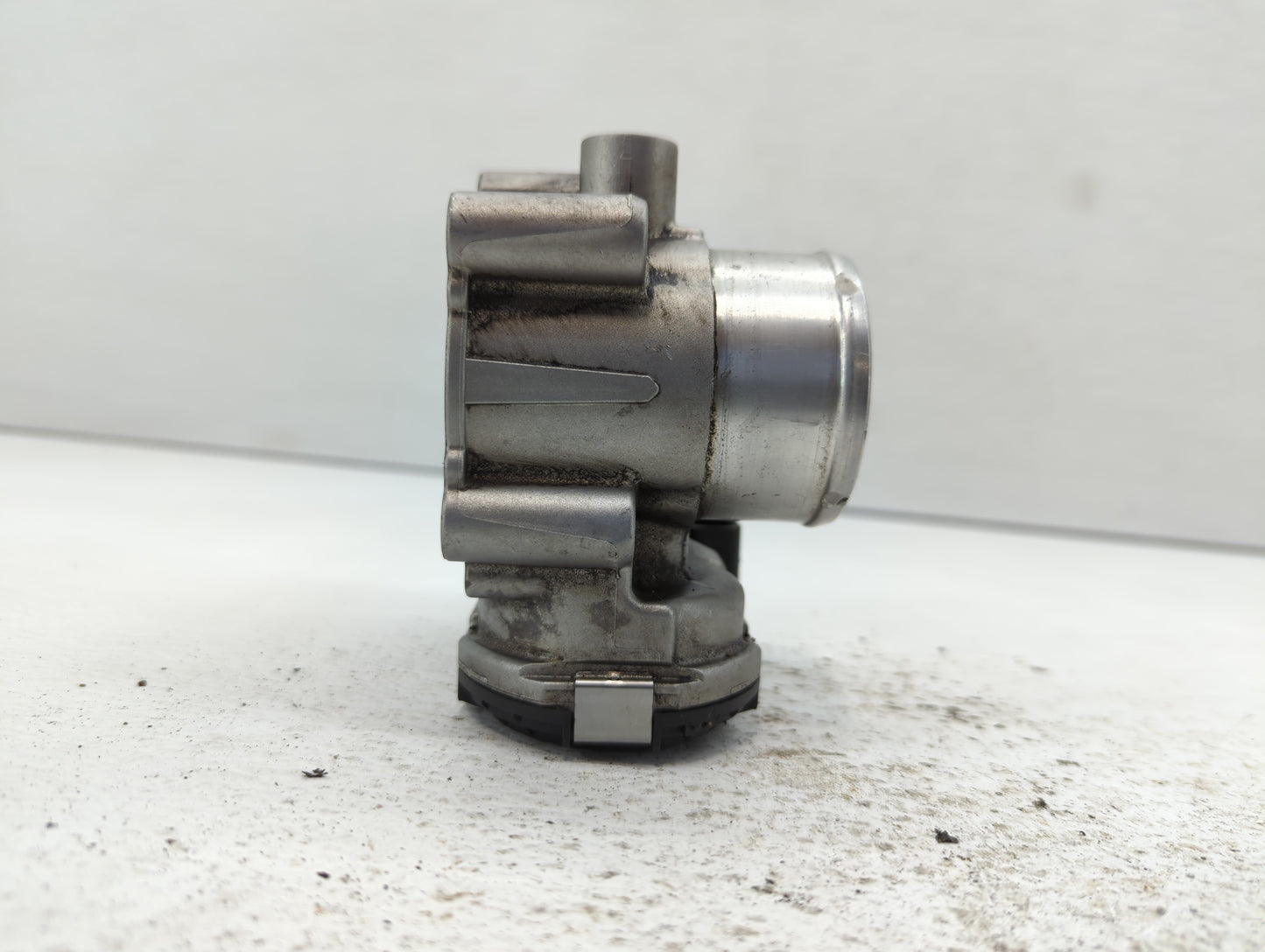 2013-2016 Ford Escape Throttle Body P/N:7S7G-9F991-CA Fits Fits 2013 2014 2015 2016 2017 2018 2019 OEM Used Auto Parts - Oem