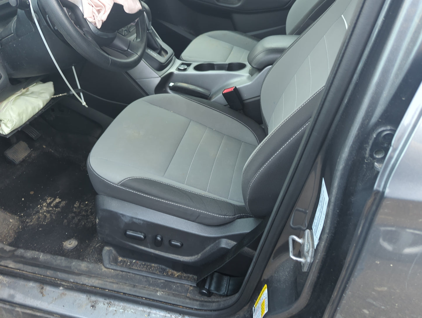 2014-2015 Ford Escape Driver Front Seat Oem 5007940 - Oemusedautoparts1.com