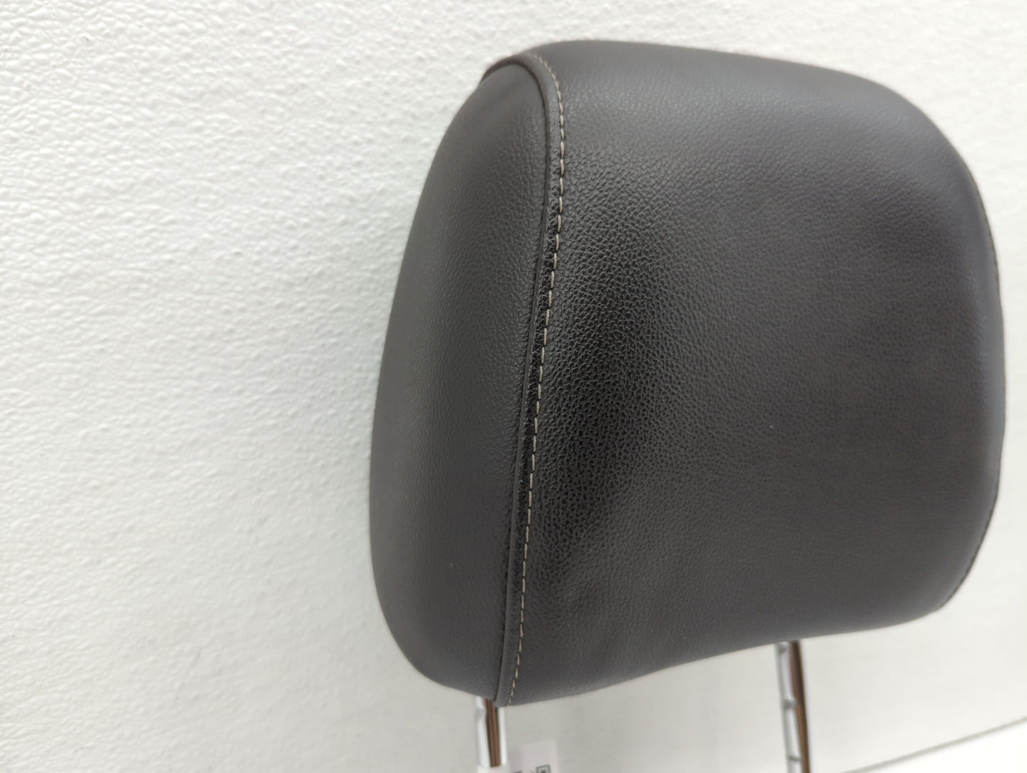 2013-2015 Ford Escape Headrest Head Rest Front Driver Passenger Seat - Oemusedautoparts1.com