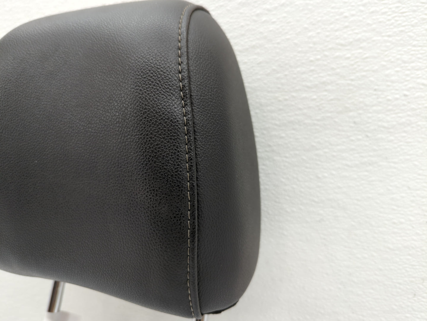 2013-2015 Ford Escape Headrest Head Rest Front Driver Passenger Seat - Oemusedautoparts1.com