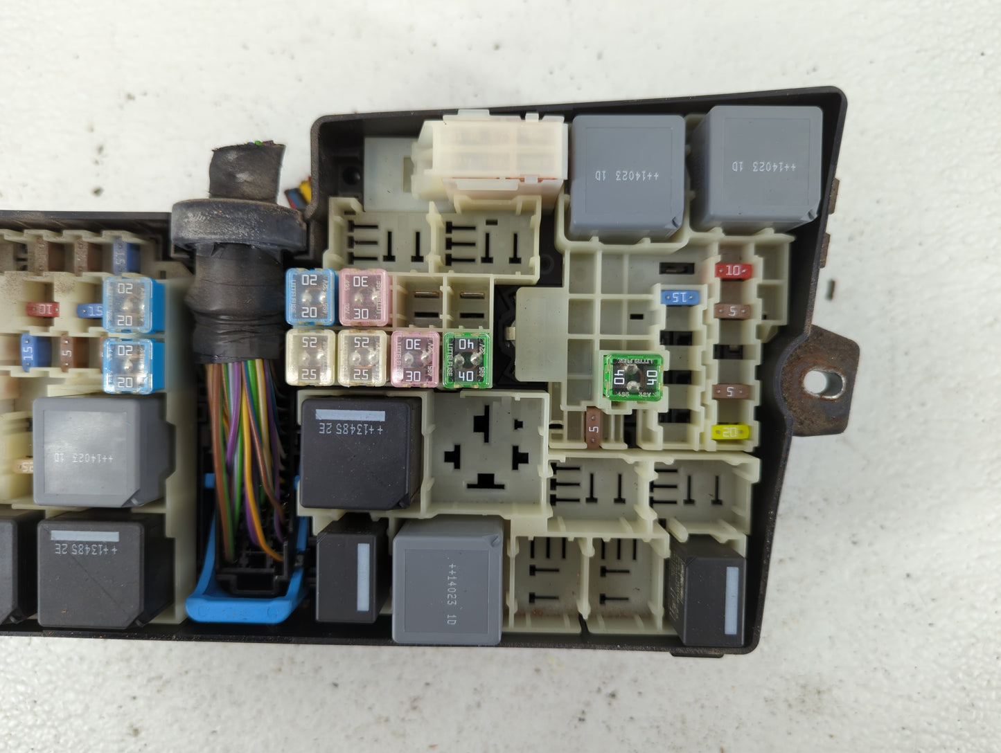 2013-2016 Ford Escape Fusebox Fuse Box Panel Relay Module P/N:AV6T-14A142-AB Fits Fits 2013 2014 2015 2016 OEM Used Auto Par