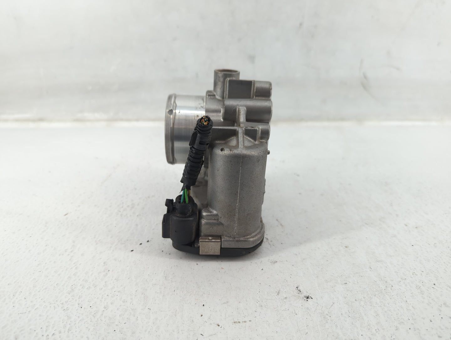 2013-2016 Ford Escape Throttle Body P/N:7S7G-9F991-CA Fits Fits 2013 2014 2015 2016 2017 2018 2019 OEM Used Auto Parts - Oem