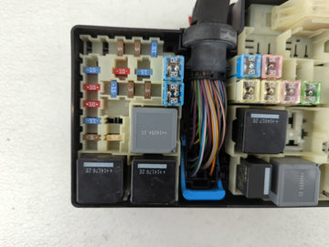 2013-2016 Ford Escape Fusebox Fuse Box Panel Relay Module P/N:AV6T-14A142-AB Fits Fits 2013 2014 2015 2016 OEM Used Auto Parts