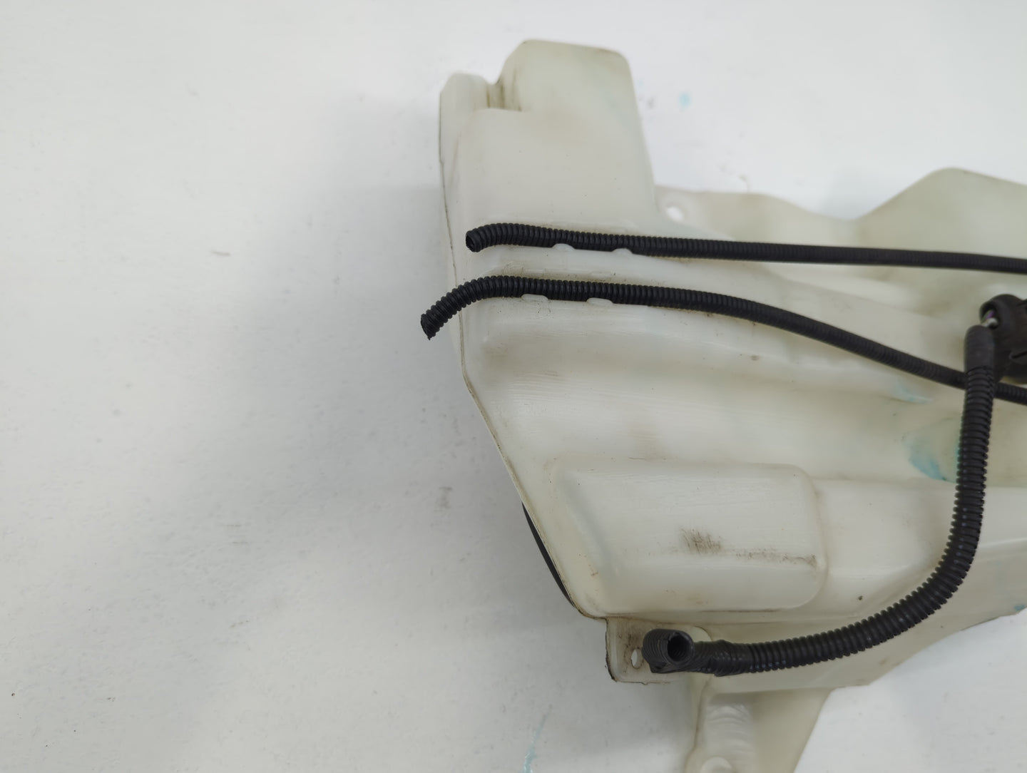 2013-2014 Ford Escape Windshield Washer Fluid Reservoir Bottle Oem - Oemusedautoparts1.com