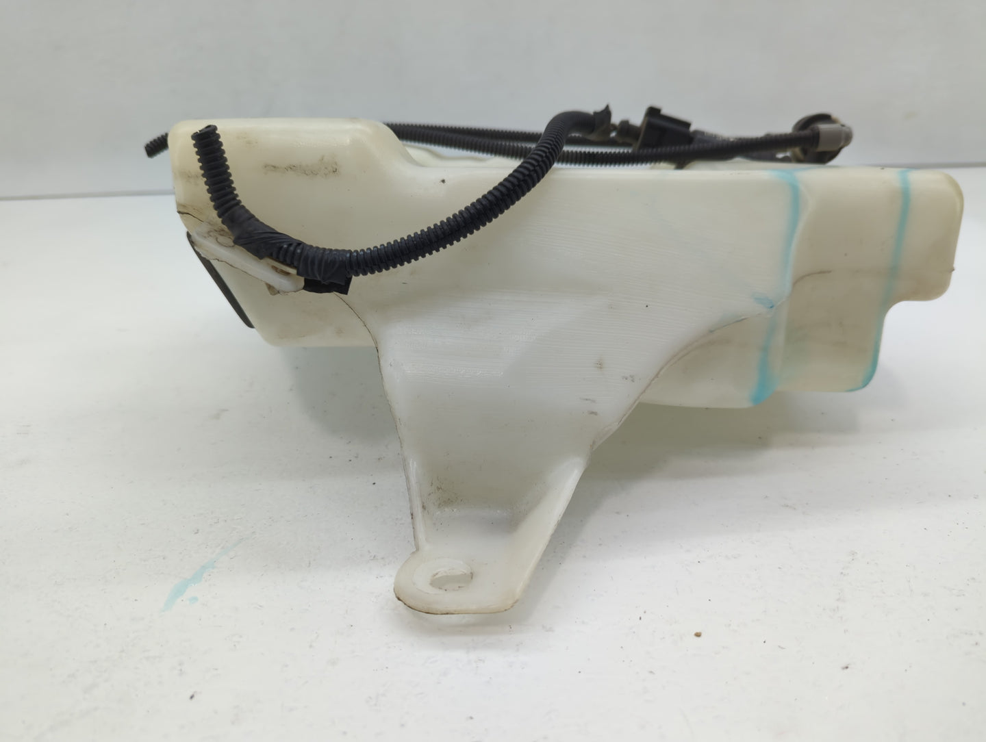 2013-2014 Ford Escape Windshield Washer Fluid Reservoir Bottle Oem - Oemusedautoparts1.com