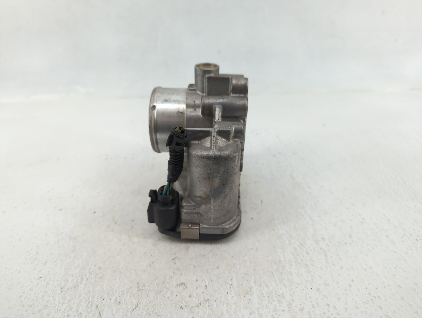 2013-2016 Ford Escape Throttle Body P/N:DS7G-9F991-CA Fits Fits 2013 2014 2015 2016 2017 2018 2019 OEM Used Auto Parts - Oem