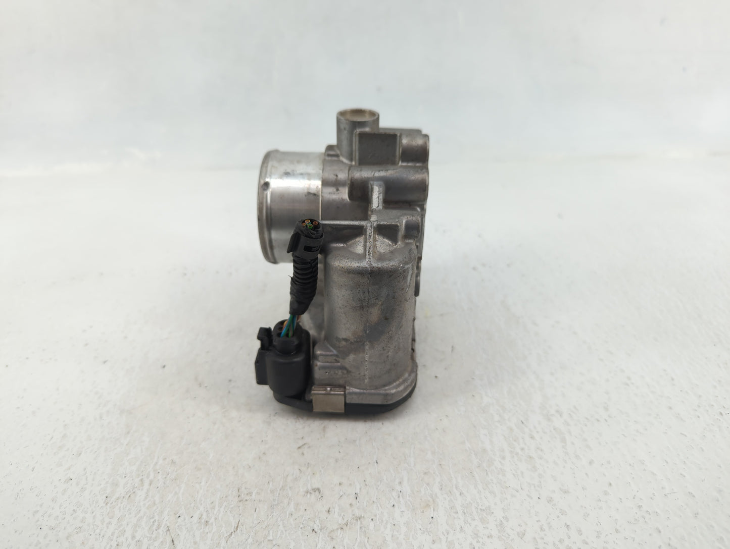 2013-2016 Ford Escape Throttle Body P/N:DS7G-9F991-CA Fits Fits 2013 2014 2015 2016 2017 2018 2019 OEM Used Auto Parts - Oem
