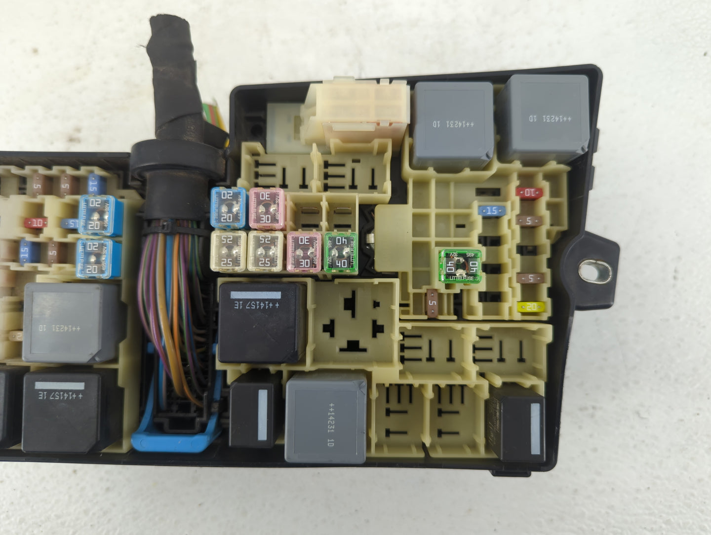 2013-2016 Ford Escape Fusebox Fuse Box Panel Relay Module P/N:AV6T-14A142-AB Fits Fits 2013 2014 2015 2016 OEM Used Auto Par