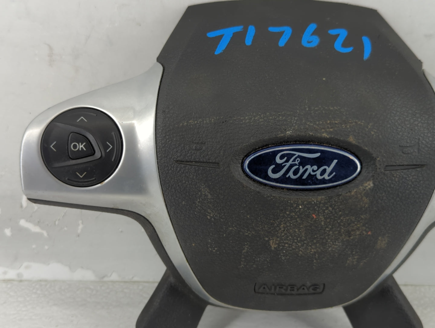 2013-2014 Ford Escape Air Bag Driver Left Steering Wheel Mounted P/N:34088827A 3DBL056B27137 Fits Fits 2013 2014 OEM Used Au