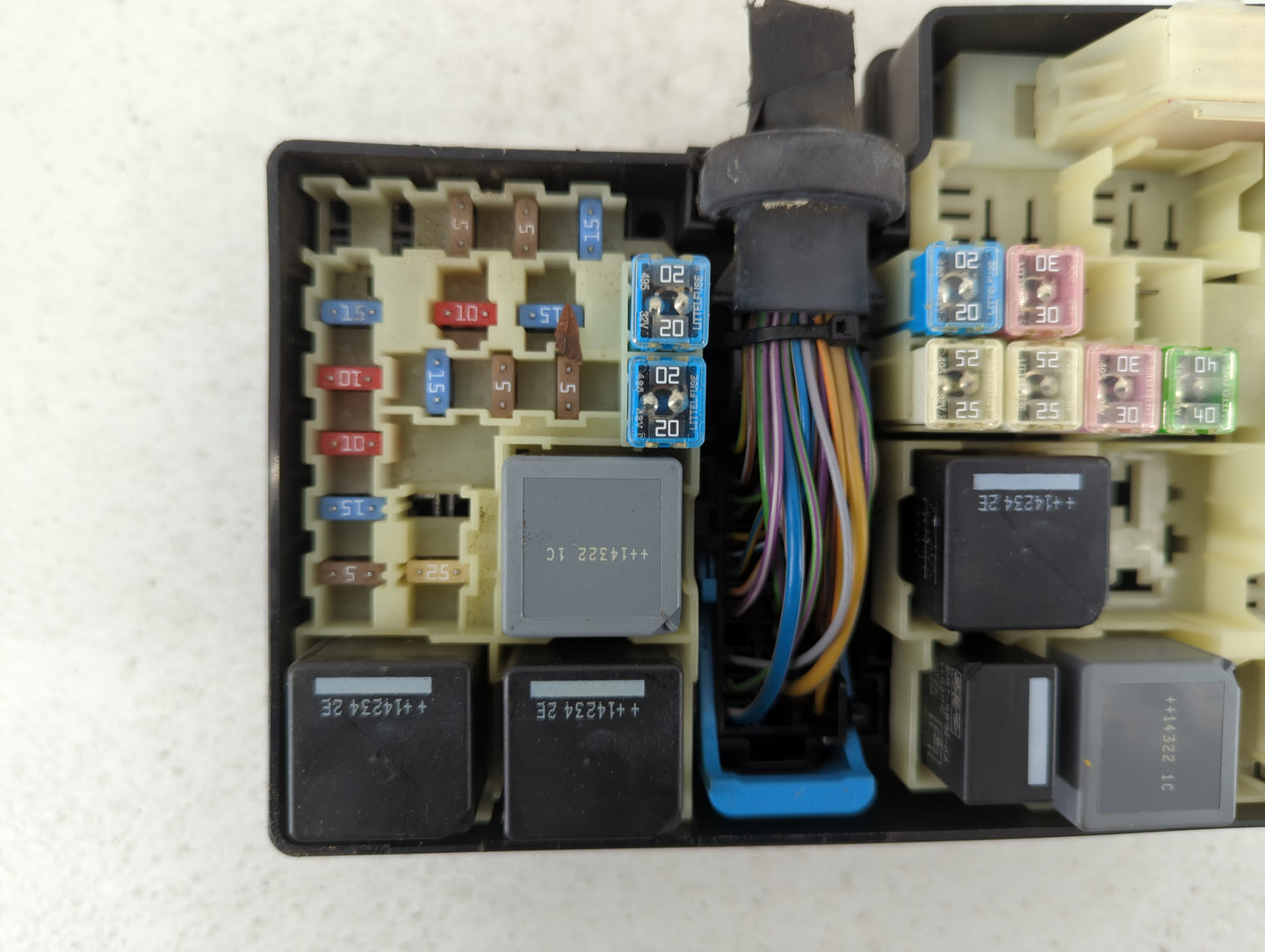 2013-2016 Ford Escape Fusebox Fuse Box Panel Relay Module P/N:AV6T-14A067-AD Fits Fits 2013 2014 2015 2016 OEM Used Auto Par