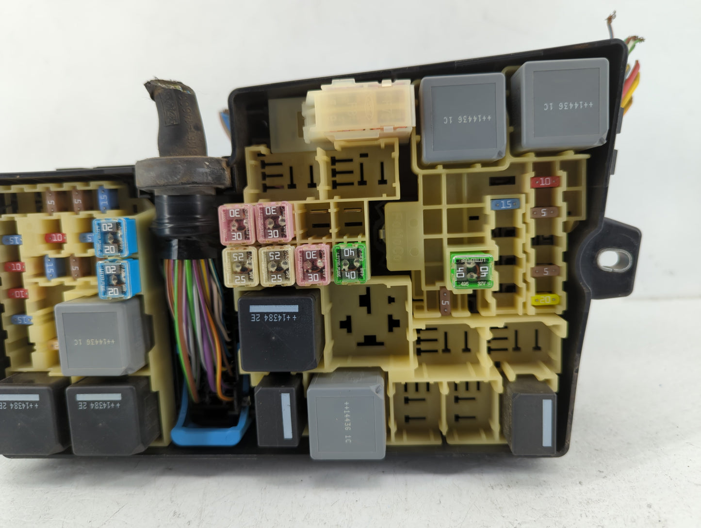 2013-2016 Ford Escape Fusebox Fuse Box Panel Relay Module P/N:AV6T-14A067-AD Fits Fits 2013 2014 2015 2016 OEM Used Auto Par