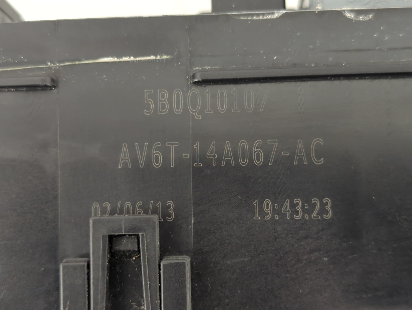 2013-2016 Ford Escape Fusebox Fuse Box Panel Relay Module P/N:AV6T-14A067-AC Fits Fits 2013 2014 2015 2016 OEM Used Auto Par