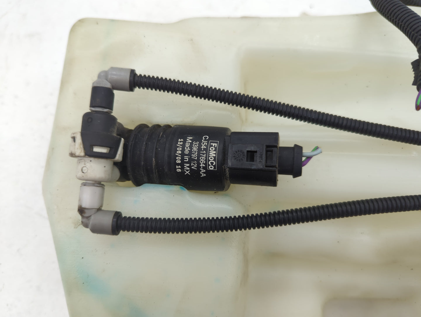 2013-2014 Ford Escape Windshield Washer Fluid Reservoir Bottle Oem - Oemusedautoparts1.com