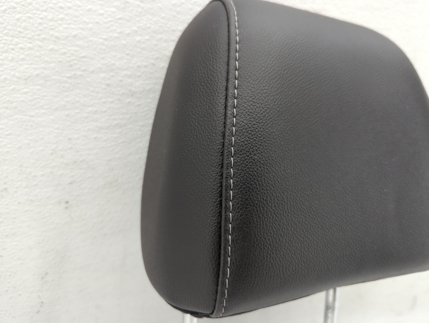 2014 Ford Escape Headrest Head Rest Front Driver Passenger Seat Fits OEM Used Auto Parts - Oemusedautoparts1.com