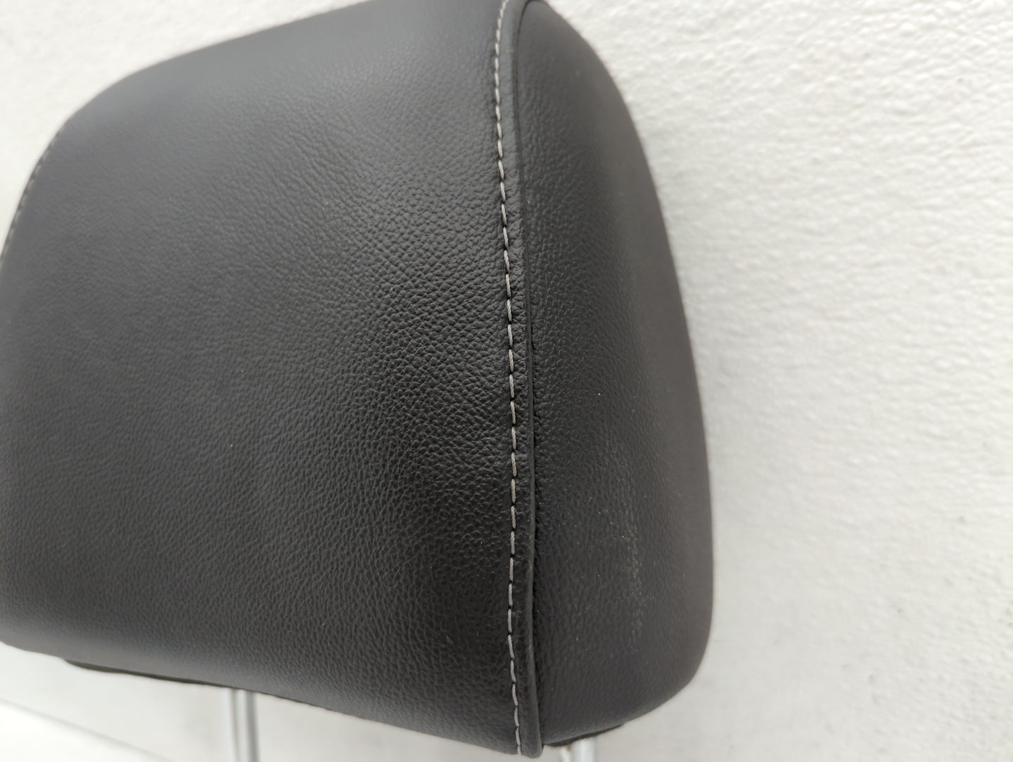 2014 Ford Escape Headrest Head Rest Front Driver Passenger Seat Fits OEM Used Auto Parts - Oemusedautoparts1.com