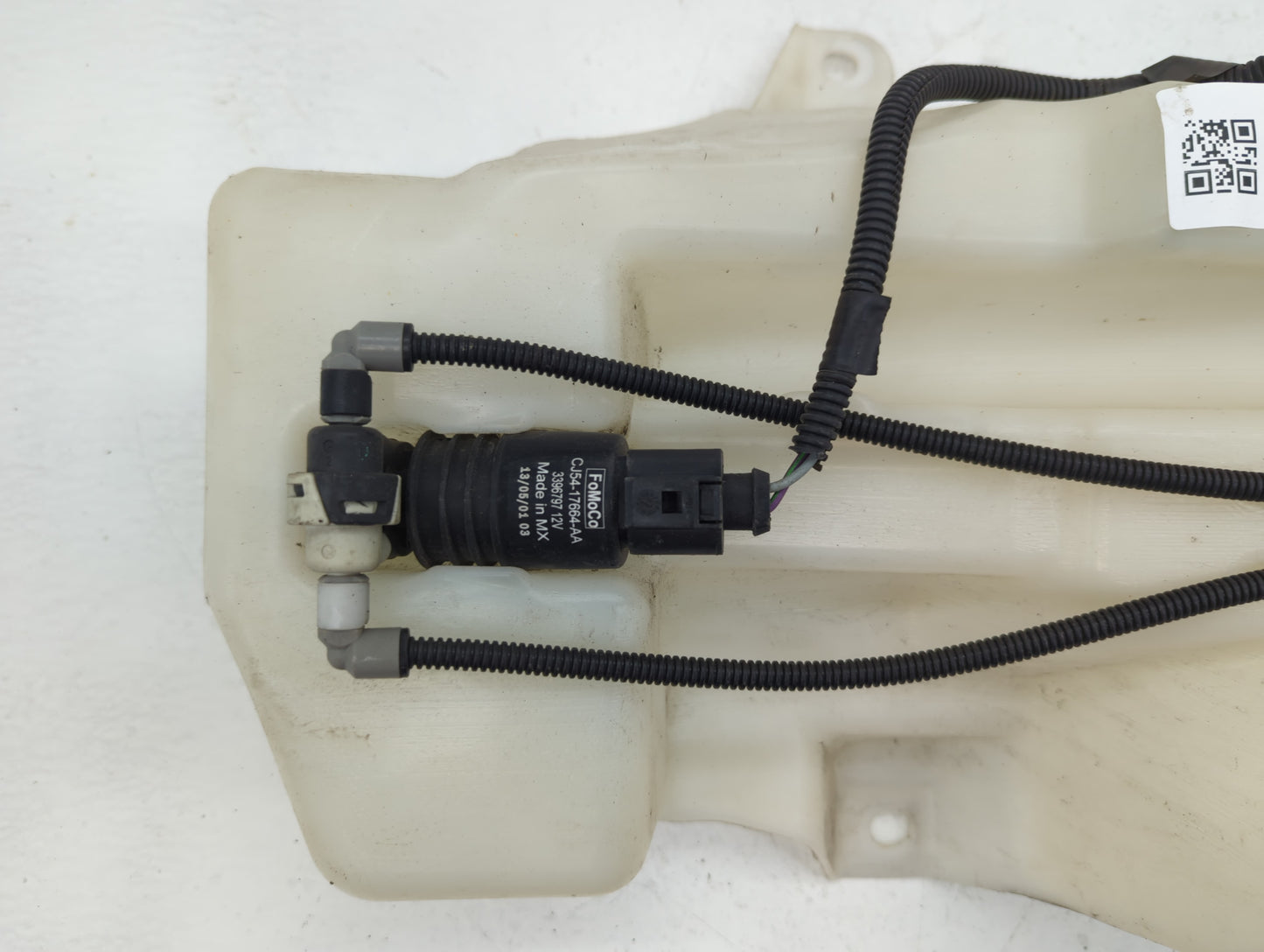 2013-2014 Ford Escape Windshield Washer Fluid Reservoir Bottle 622928 - Oemusedautoparts1.com
