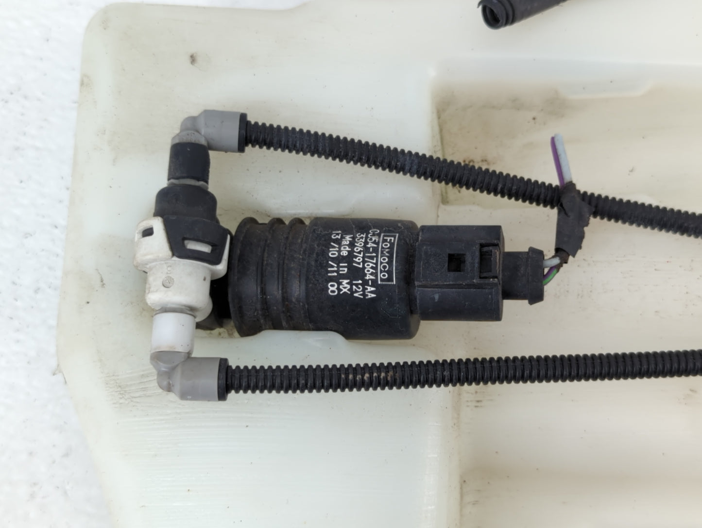 2013-2014 Ford Escape Windshield Washer Fluid Reservoir Bottle Oem - Oemusedautoparts1.com