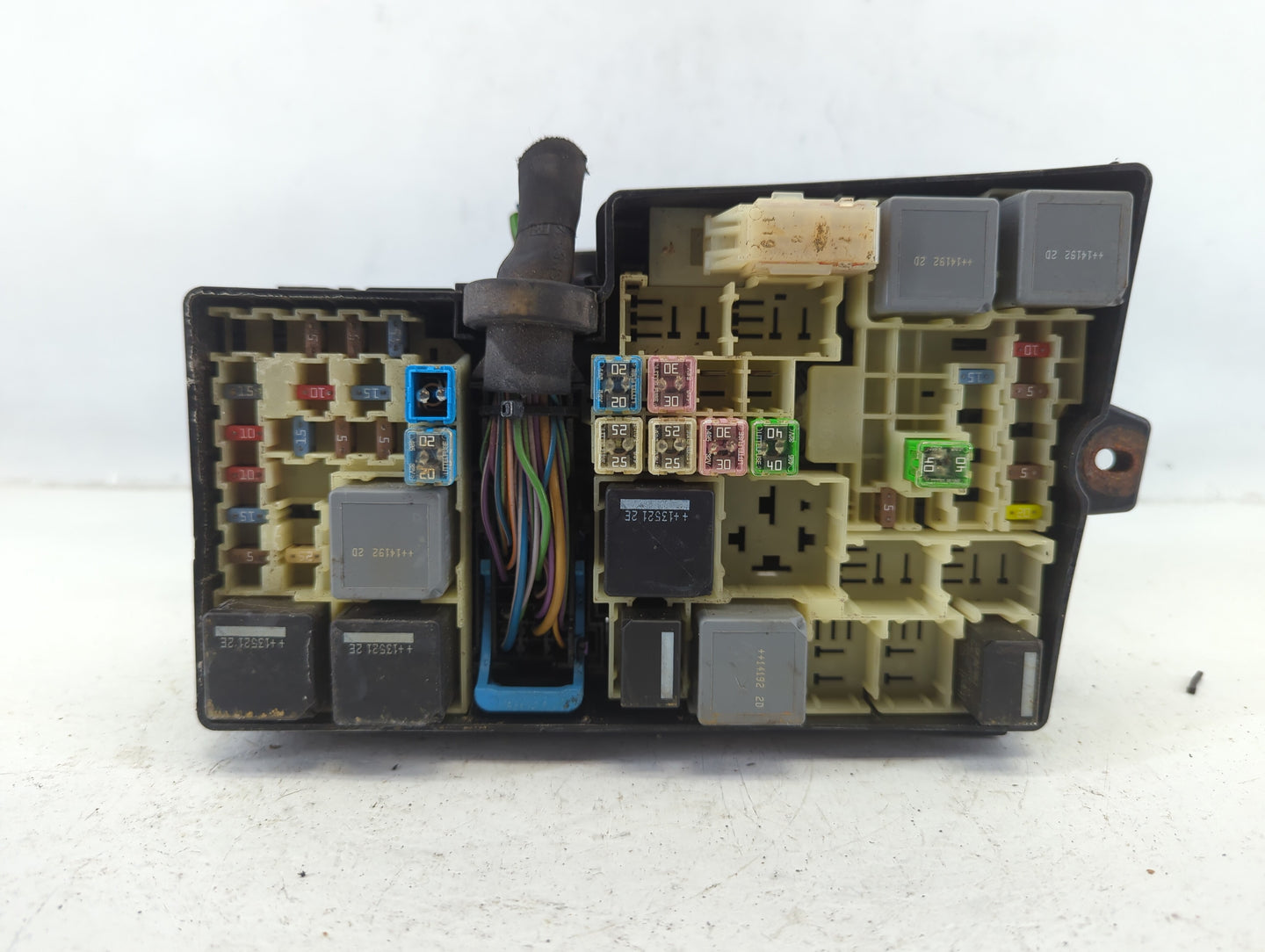 2013-2016 Ford Escape Fusebox Fuse Box Panel Relay Module P/N:AV6T-14A142-AB AV6T-14A067-AD Fits Fits 2013 2014 2015 2016 OE