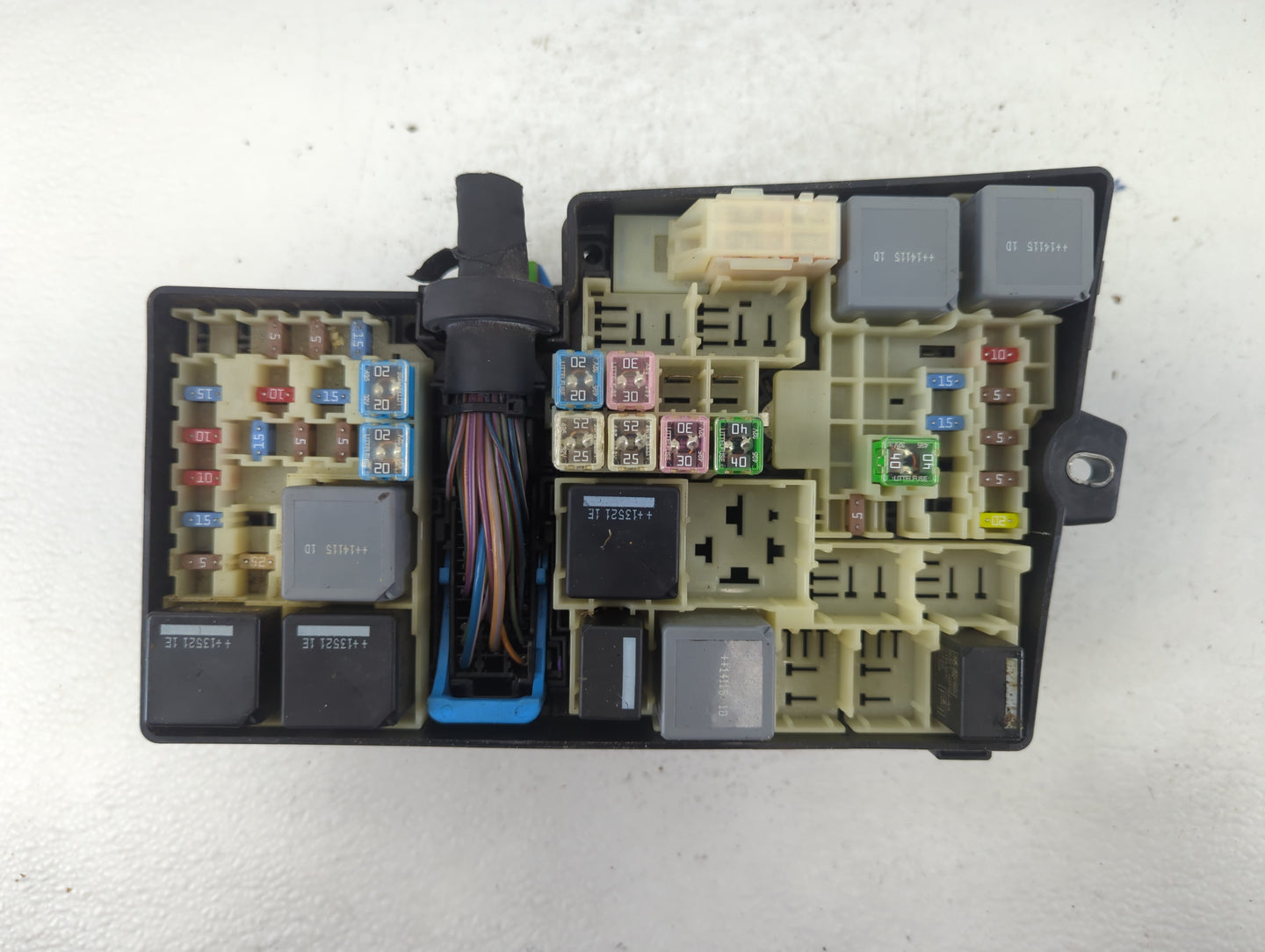 2013-2016 Ford Escape Fusebox Fuse Box Panel Relay Module P/N:AV6T-14A067-AD Fits Fits 2013 2014 2015 2016 OEM Used Auto Par