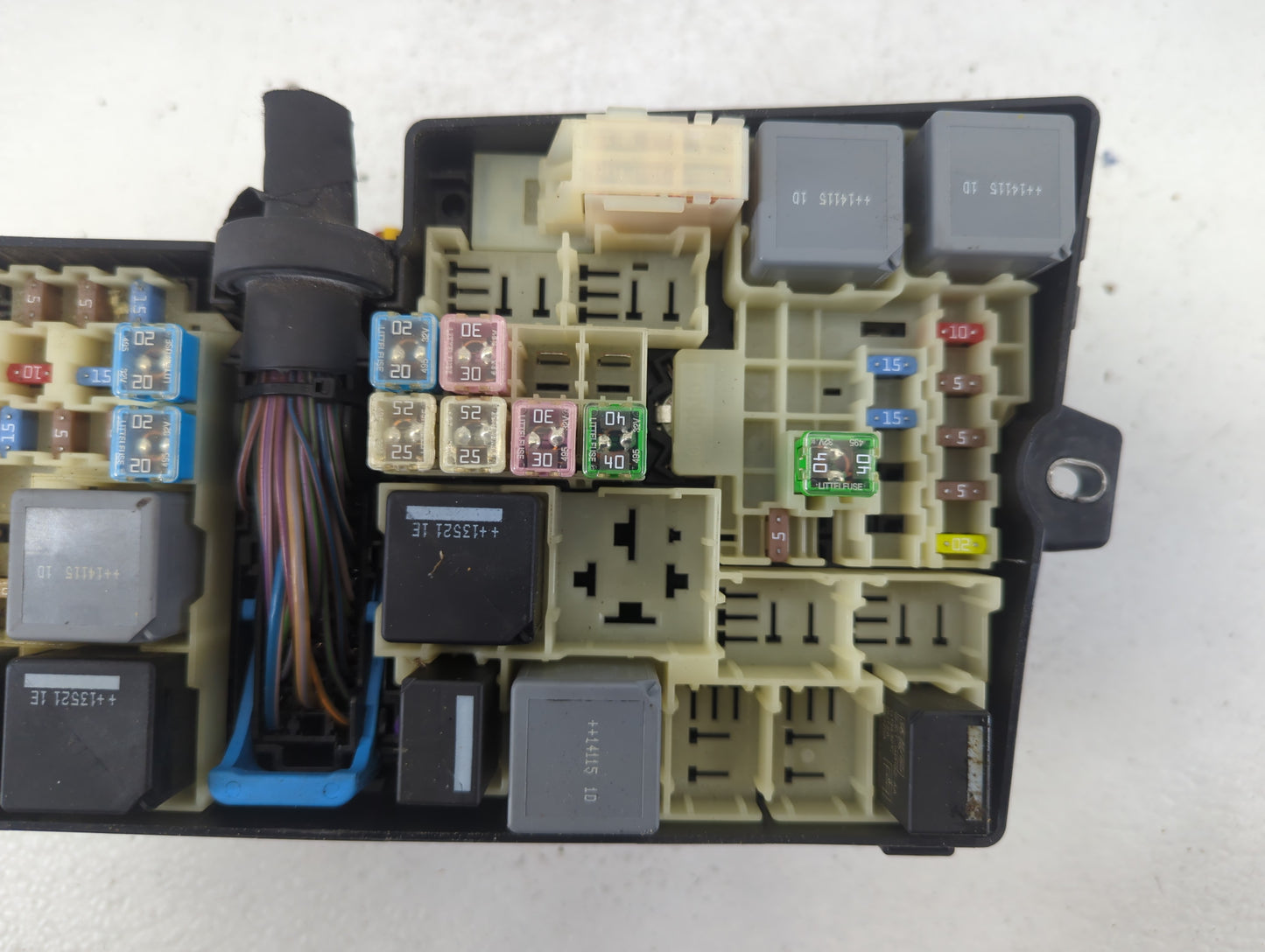 2013-2016 Ford Escape Fusebox Fuse Box Panel Relay Module P/N:AV6T-14A067-AD Fits Fits 2013 2014 2015 2016 OEM Used Auto Par