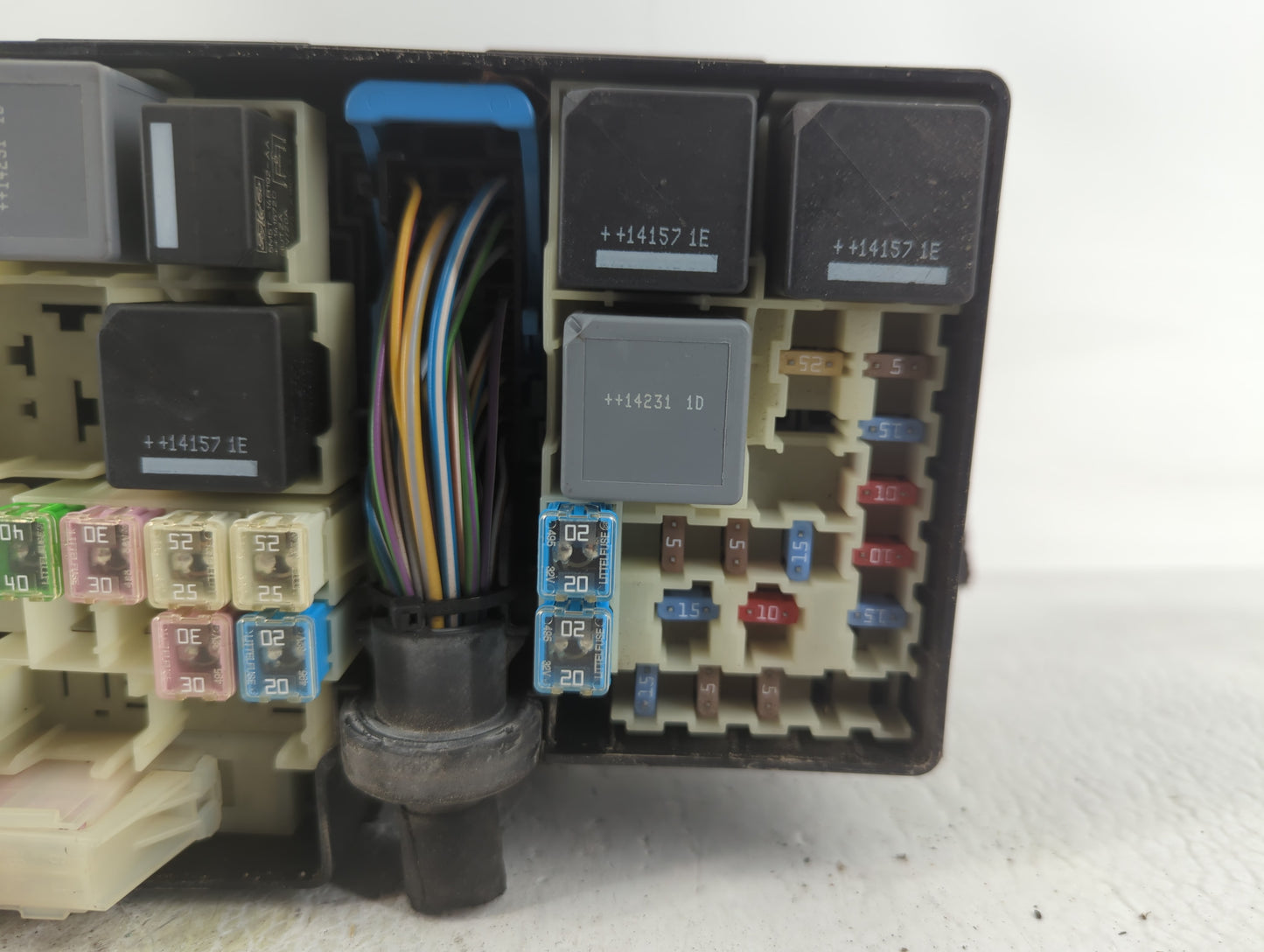 2013-2016 Ford Escape Fusebox Fuse Box Panel Relay Module P/N:E00027328 AV6T-14A142-AB Fits Fits 2013 2014 2015 2016 OEM Use