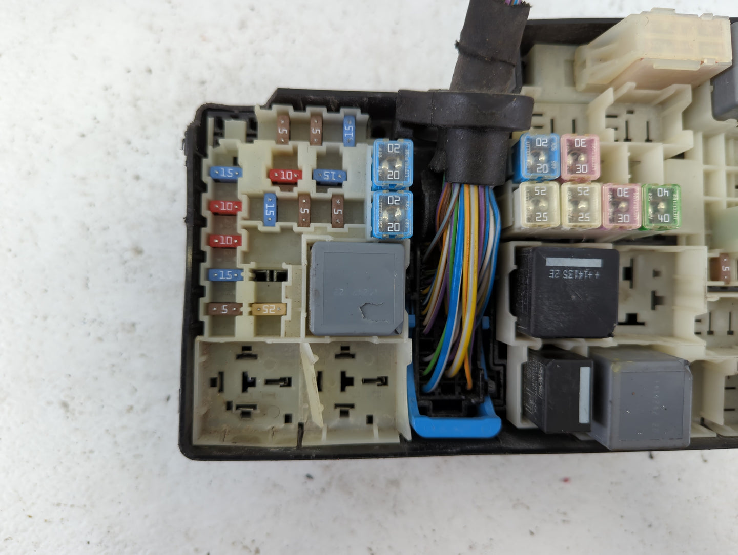 2013-2016 Ford Escape Fusebox Fuse Box Panel Relay Module P/N:E00027328 AV6T-14A142-AB Fits Fits 2013 2014 2015 2016 OEM Use
