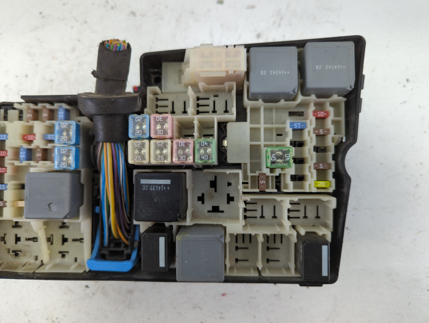 2013-2016 Ford Escape Fusebox Fuse Box Panel Relay Module P/N:E00027328 AV6T-14A142-AB Fits Fits 2013 2014 2015 2016 OEM Use
