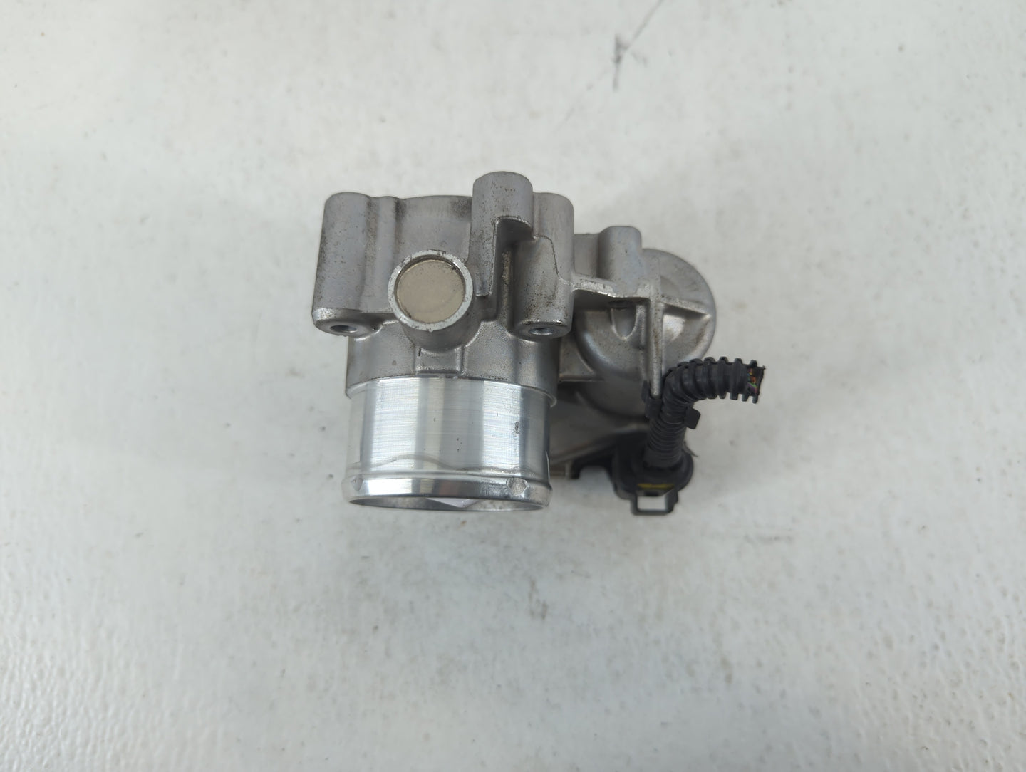 2013-2016 Ford Escape Throttle Body P/N:757G-9F991-CA Fits Fits 2013 2014 2015 2016 2017 2018 2019 OEM Used Auto Parts - Oem