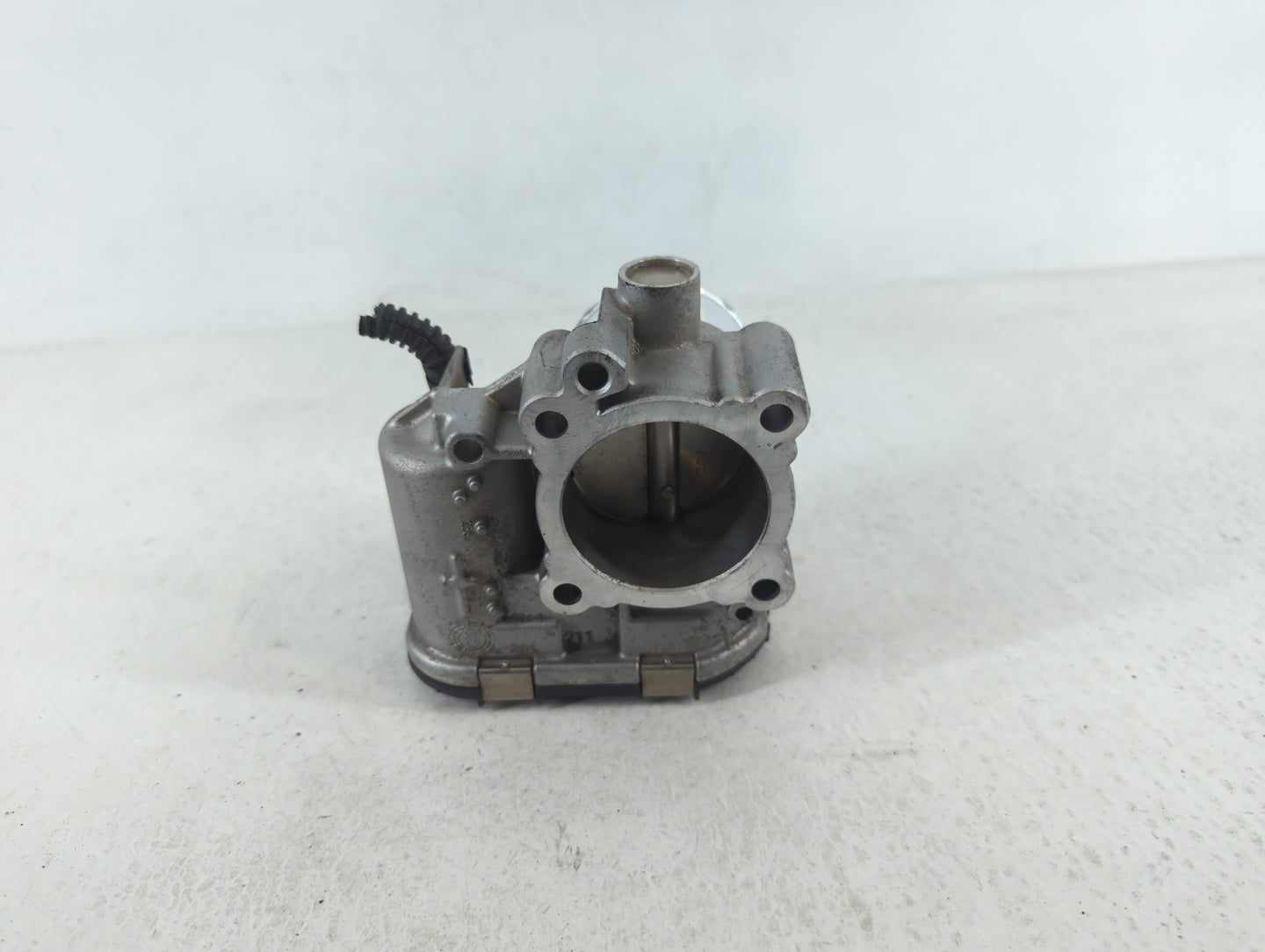 2013-2016 Ford Escape Throttle Body P/N:757G-9F991-CA Fits Fits 2013 2014 2015 2016 2017 2018 2019 OEM Used Auto Parts - Oem