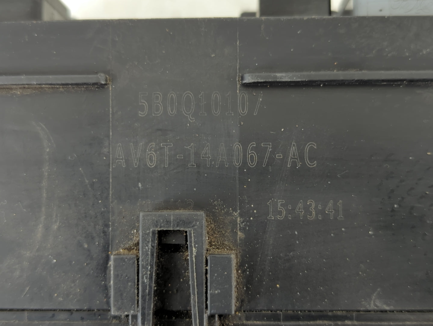 2013-2016 Ford Escape Fusebox Fuse Box Panel Relay Module P/N:AV6T-14A142-AB Fits Fits 2013 2014 2015 2016 OEM Used Auto Par