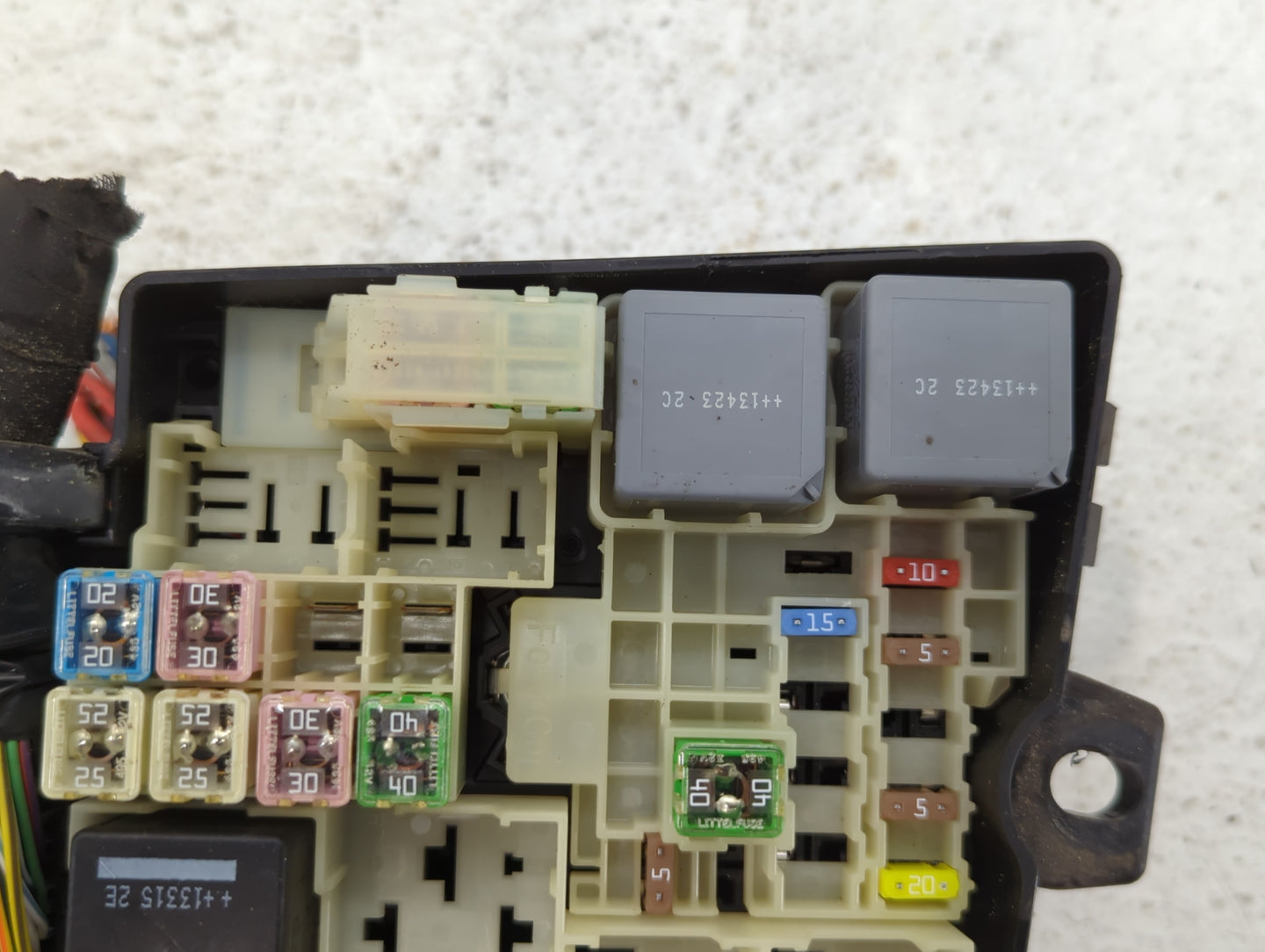 2013-2016 Ford Escape Fusebox Fuse Box Panel Relay Module P/N:AV6T-14A067-AC 5B0Q10107 Fits Fits 2013 2014 2015 2016 OEM Use