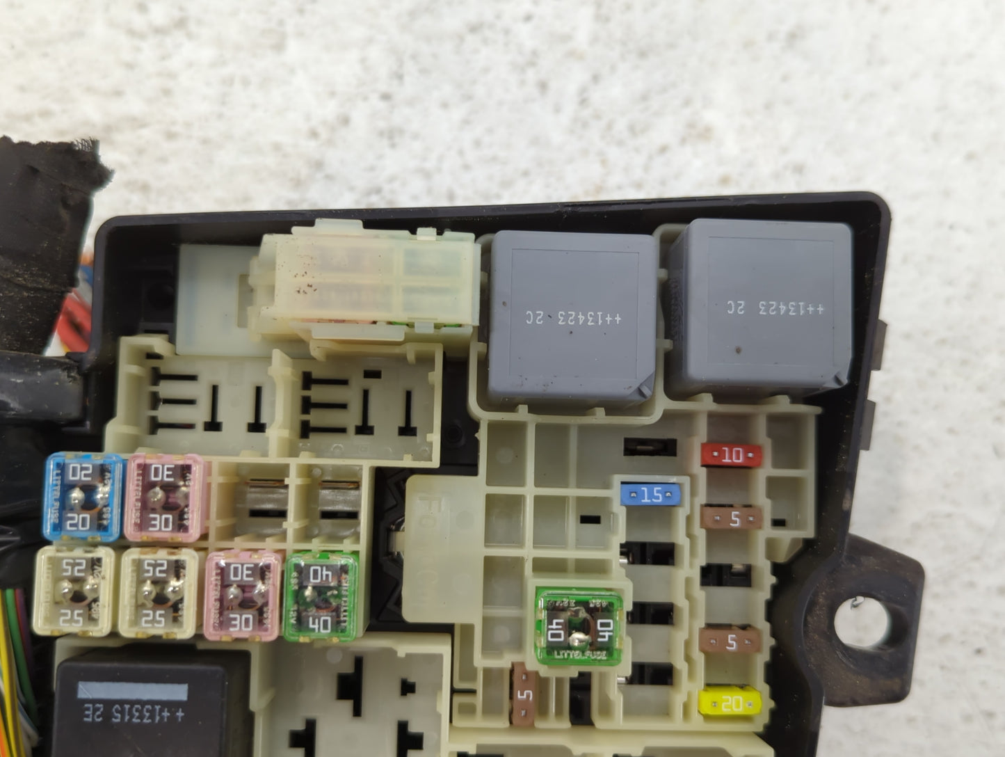 2013-2016 Ford Escape Fusebox Fuse Box Panel Relay Module P/N:AV6T-14A067-AC 5B0Q10107 Fits Fits 2013 2014 2015 2016 OEM Use