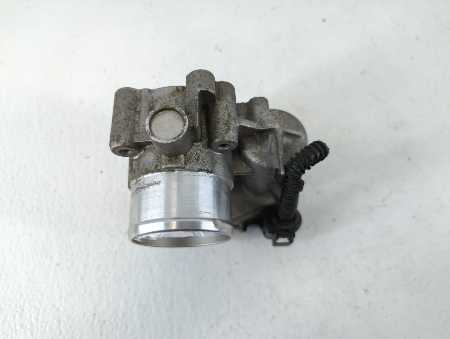 2013-2016 Ford Escape Throttle Body Fits Fits 2013 2014 2015 2016 2017 2018 2019 OEM Used Auto Parts - Oemusedautoparts1.com