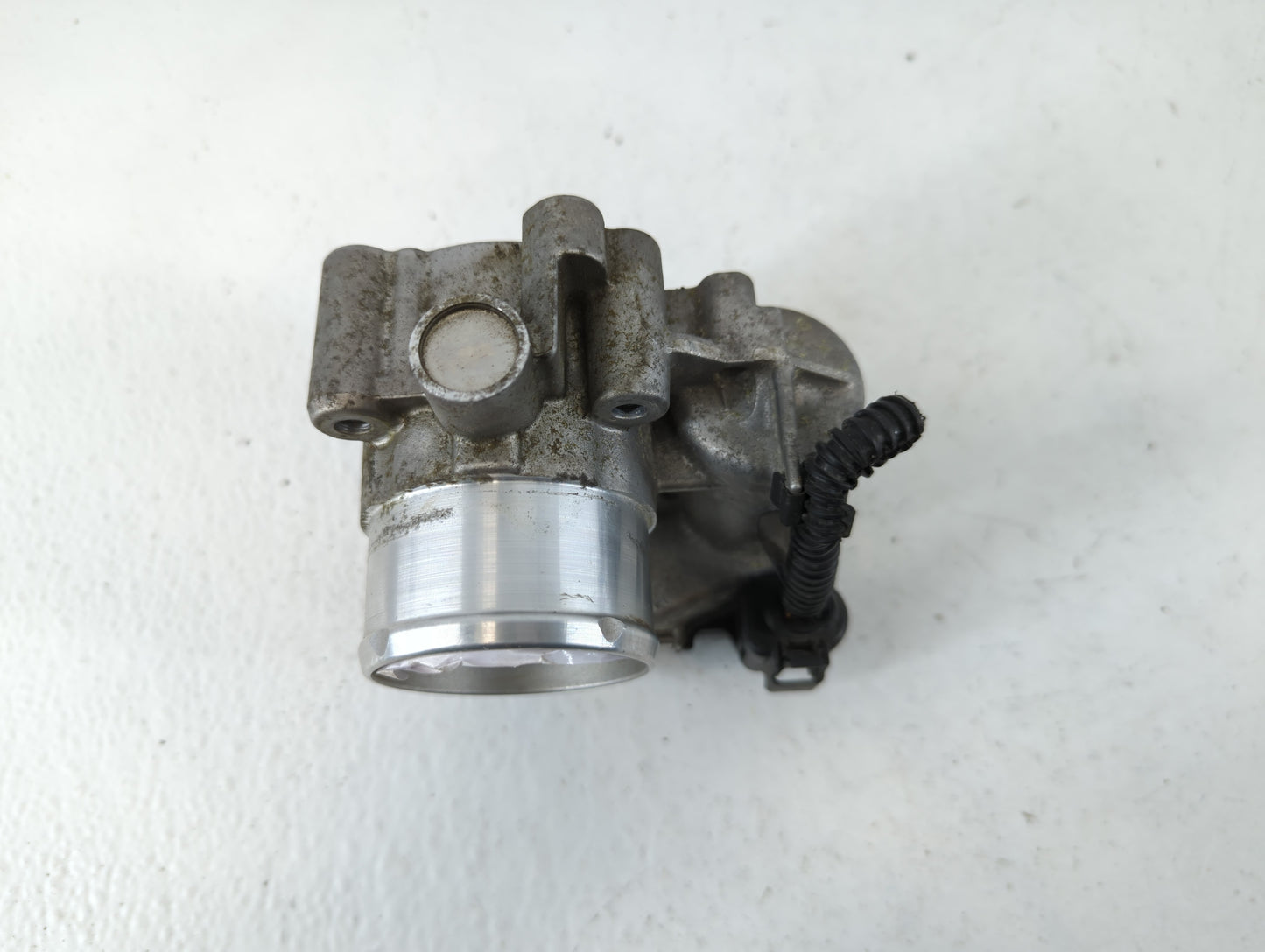 2013-2016 Ford Escape Throttle Body Fits Fits 2013 2014 2015 2016 2017 2018 2019 OEM Used Auto Parts - Oemusedautoparts1.com