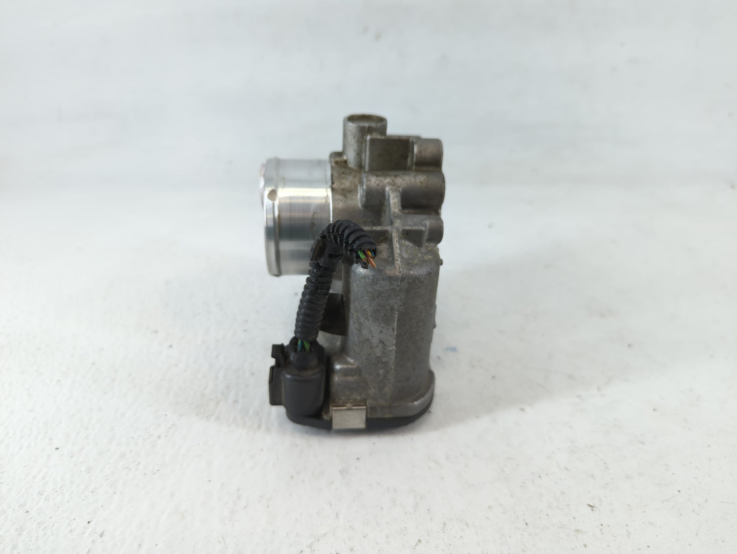 2013-2016 Ford Escape Throttle Body Fits Fits 2013 2014 2015 2016 2017 2018 2019 OEM Used Auto Parts - Oemusedautoparts1.com