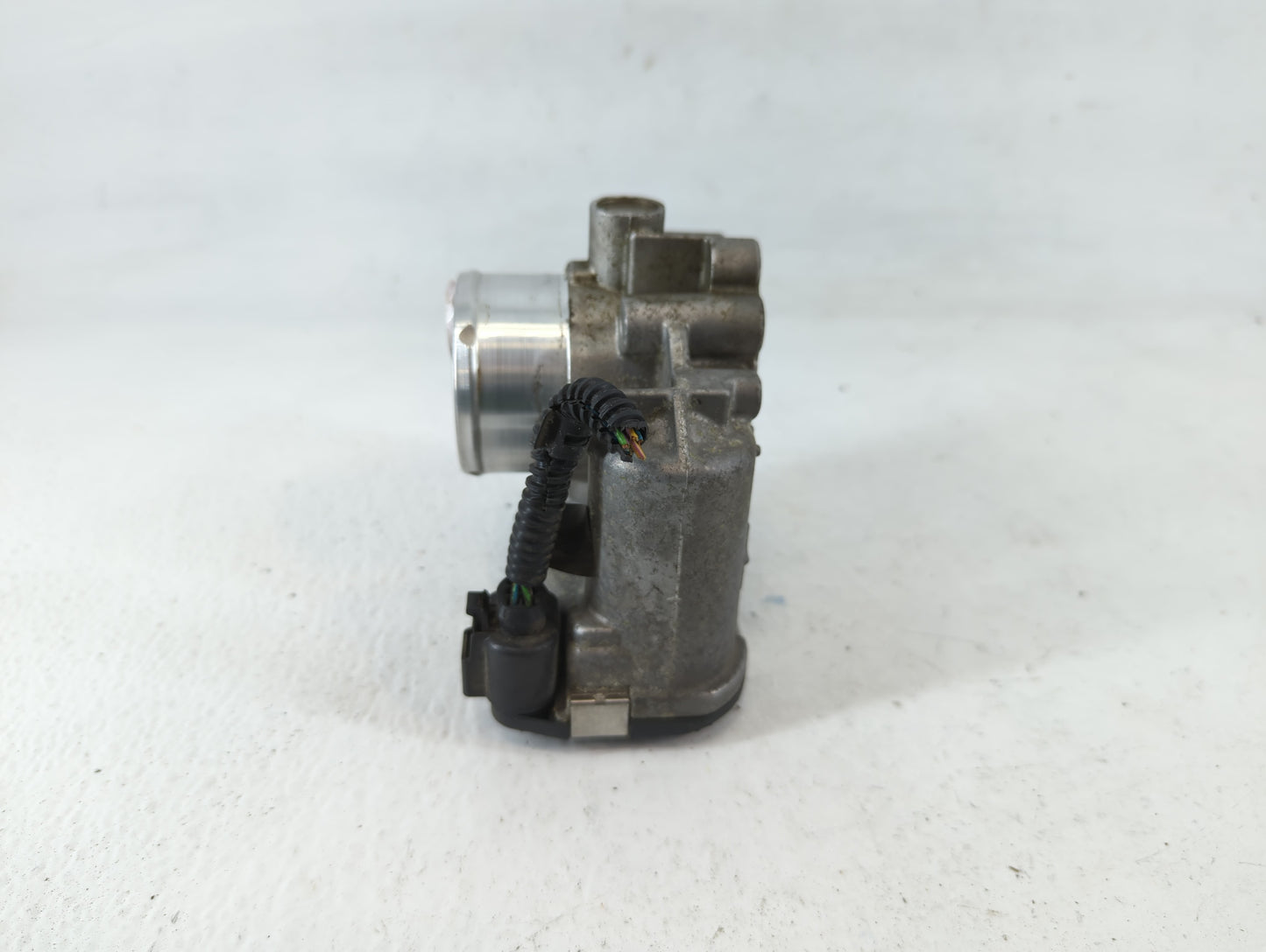 2013-2016 Ford Escape Throttle Body Fits Fits 2013 2014 2015 2016 2017 2018 2019 OEM Used Auto Parts - Oemusedautoparts1.com
