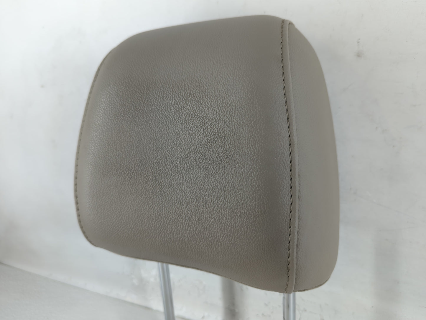 2013-2015 Ford Escape Headrest Head Rest Front Driver Passenger Seat Fits Fits 2013 2014 2015 OEM Used Auto Parts - Oemuseda