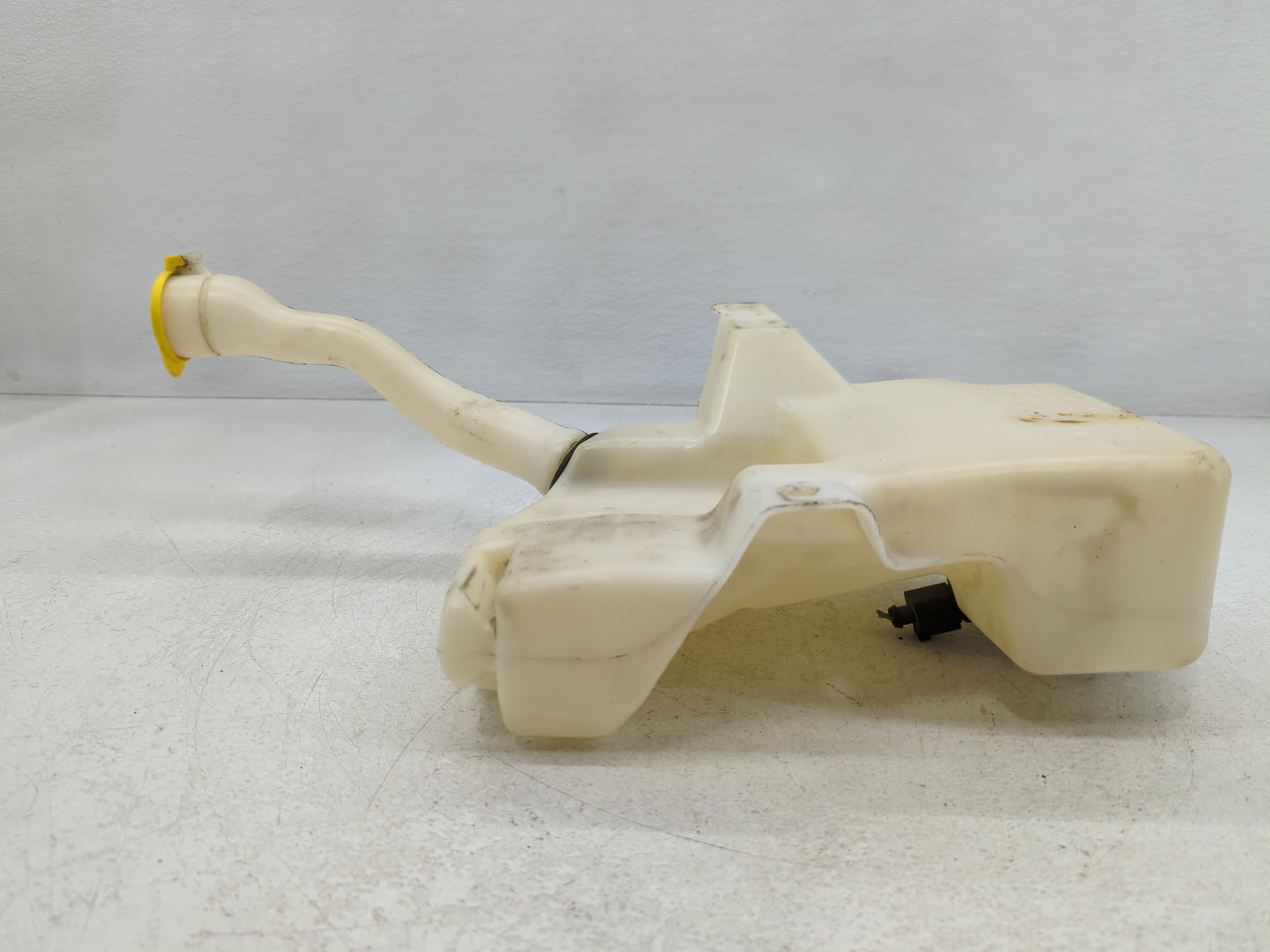 2013-2014 Ford Escape Windshield Washer Fluid Reservoir Bottle Oem - Oemusedautoparts1.com
