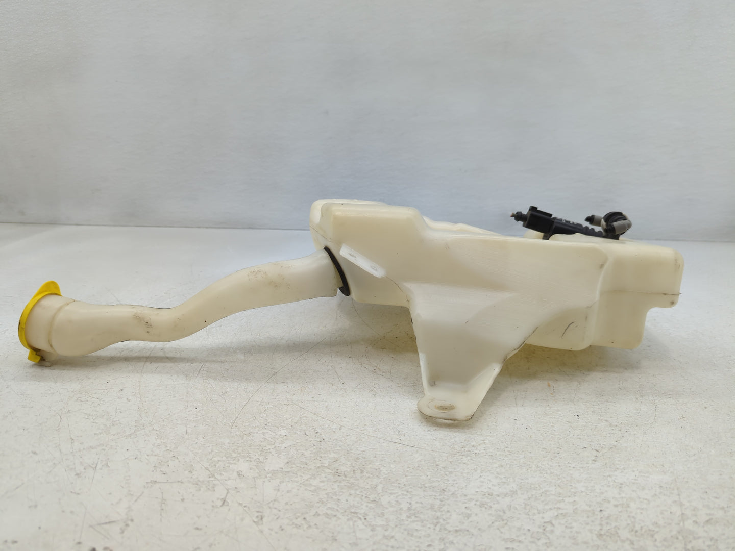 2013-2014 Ford Escape Windshield Washer Fluid Reservoir Bottle Oem - Oemusedautoparts1.com