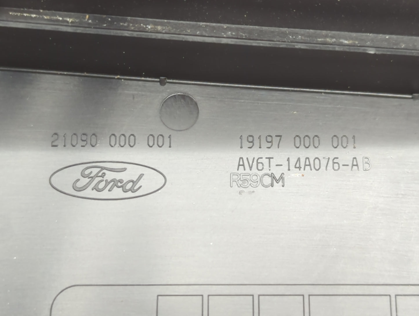 2013-2016 Ford Escape Fusebox Fuse Box Panel Relay Module P/N:21090 000 001 AV6T-14A076-AB Fits Fits 2013 2014 2015 2016 OEM