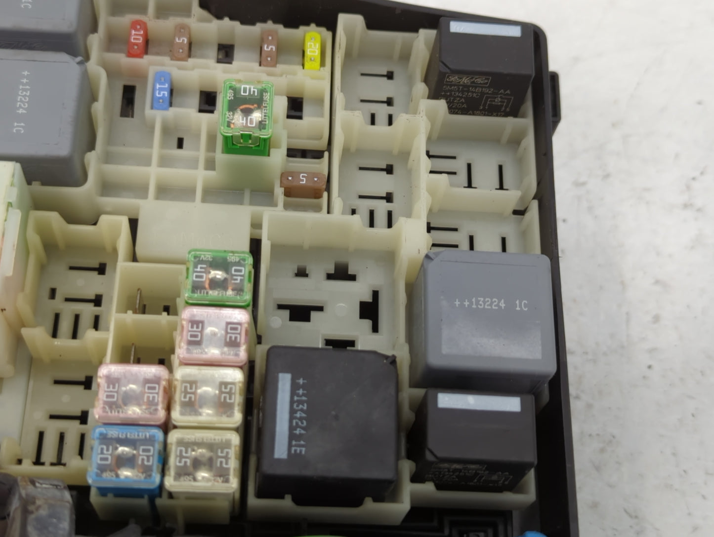 2013-2016 Ford Escape Fusebox Fuse Box Panel Relay Module P/N:E00027328 AV6T-14A142-AB Fits Fits 2013 2014 2015 2016 OEM Use