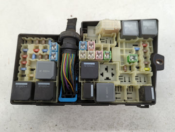2013-2016 Ford Escape Fusebox Fuse Box Panel Relay Module P/N:E00027328 AV6T-14A142-AB Fits Fits 2013 2014 2015 2016 OEM Used Auto Parts