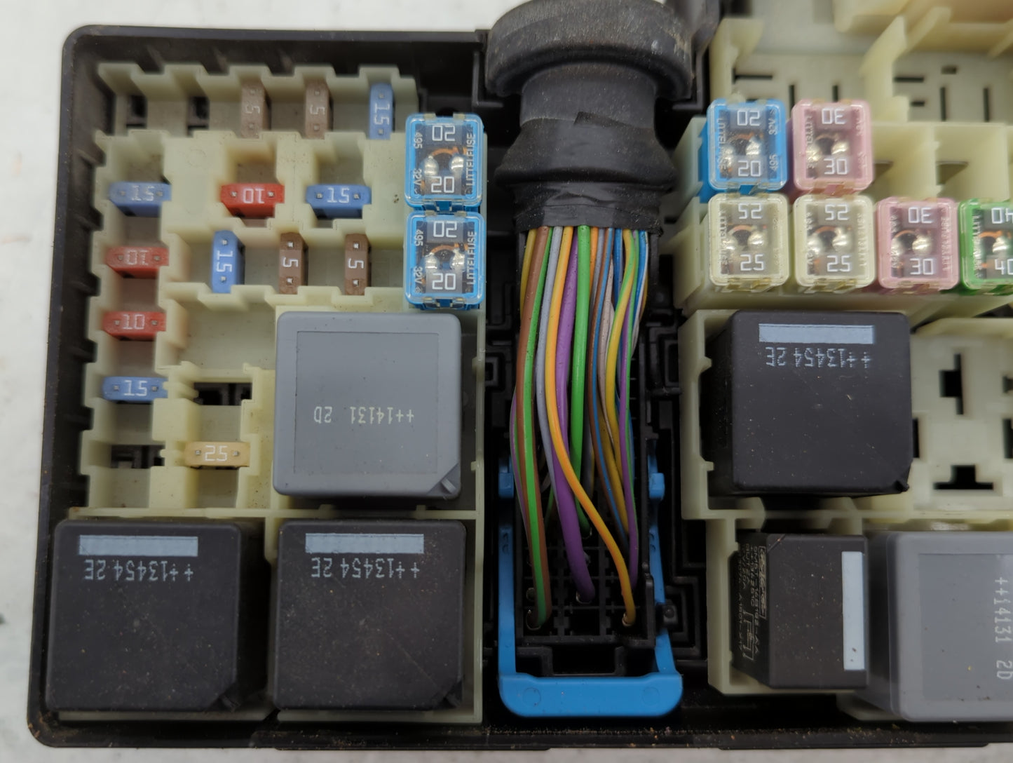 2013-2016 Ford Escape Fusebox Fuse Box Panel Relay Module P/N:E00027328 AV6T-14A142-AB Fits Fits 2013 2014 2015 2016 OEM Use