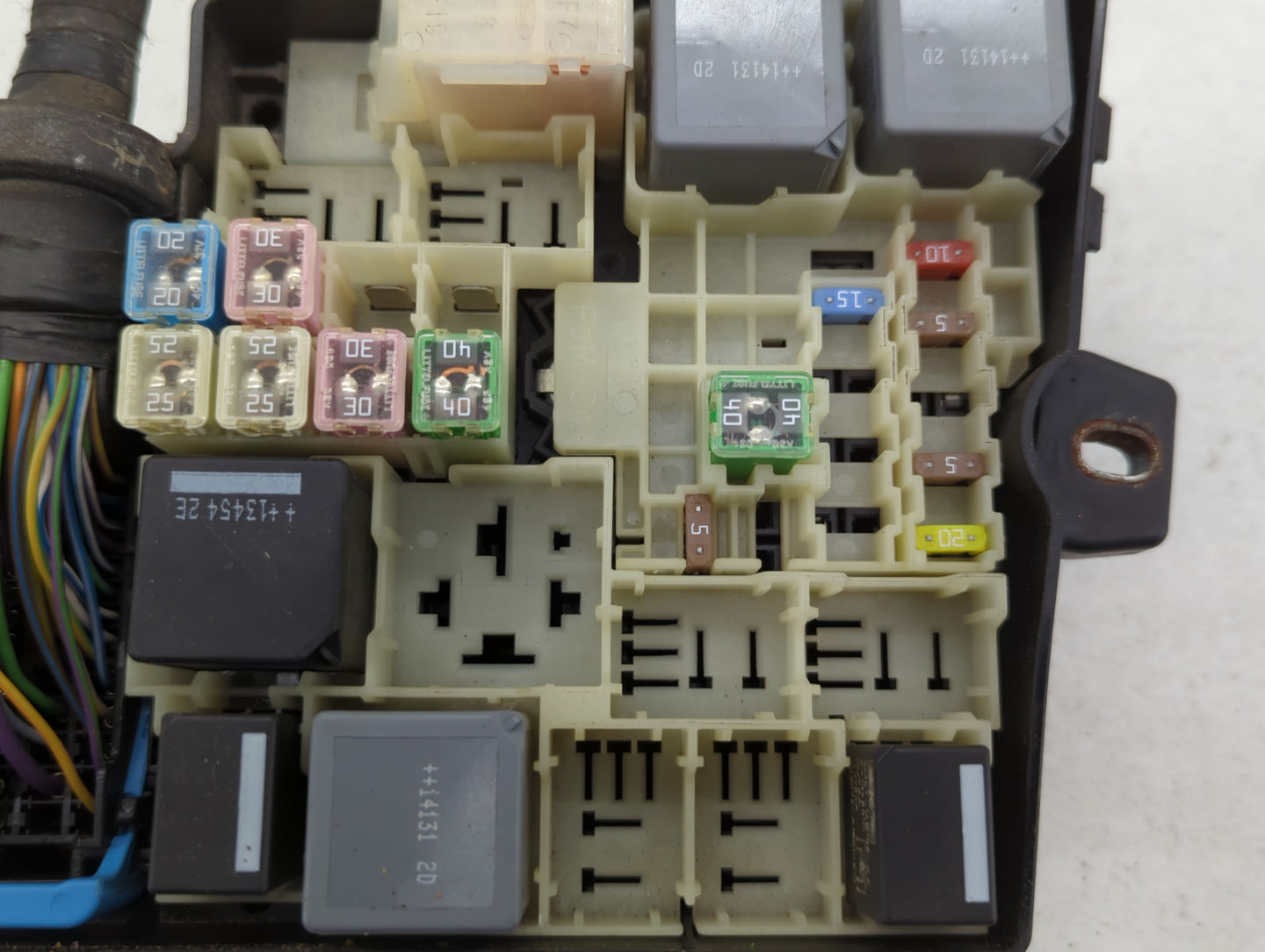 2013-2016 Ford Escape Fusebox Fuse Box Panel Relay Module P/N:E00027328 AV6T-14A142-AB Fits Fits 2013 2014 2015 2016 OEM Use