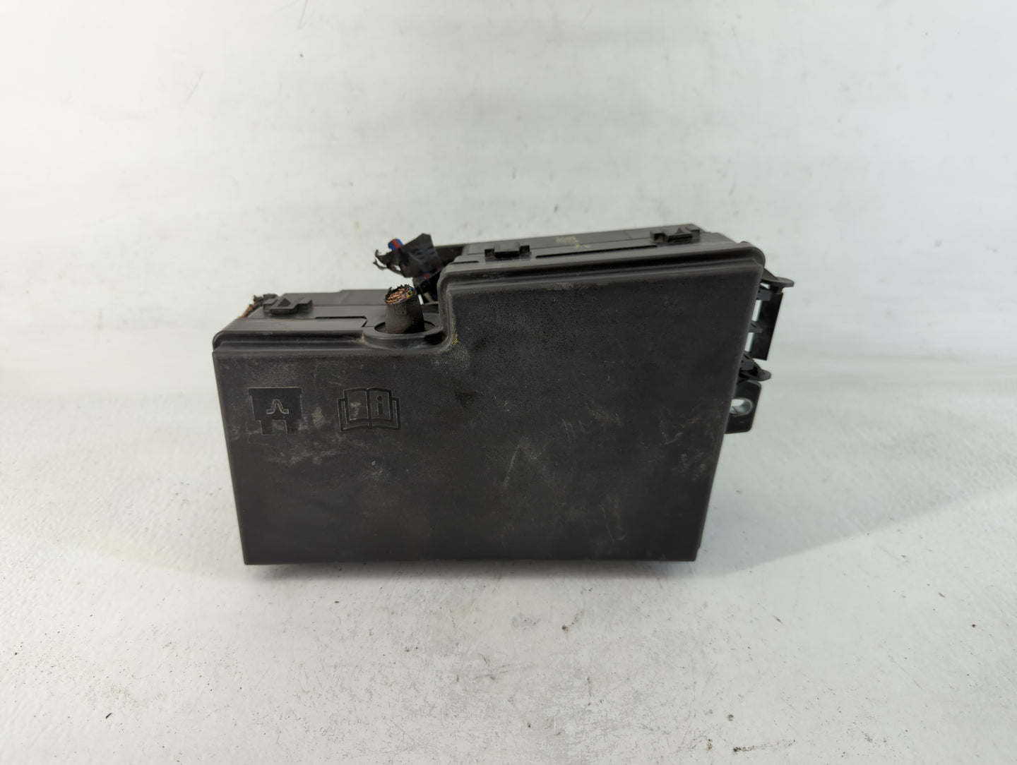 2013-2016 Ford Escape Fusebox Fuse Box Panel Relay Module P/N:E02345500 AV6T-14A067-AD Fits Fits 2013 2014 2015 2016 OEM Use