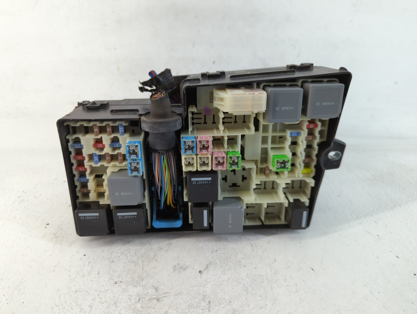 2013-2016 Ford Escape Fusebox Fuse Box Panel Relay Module P/N:E02345500 AV6T-14A067-AD Fits Fits 2013 2014 2015 2016 OEM Use